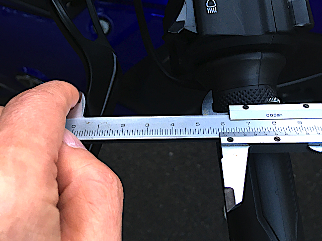 幅はおおよそ6cm